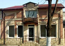 Hînceşti, 56 (colţ str. Bucureşti)